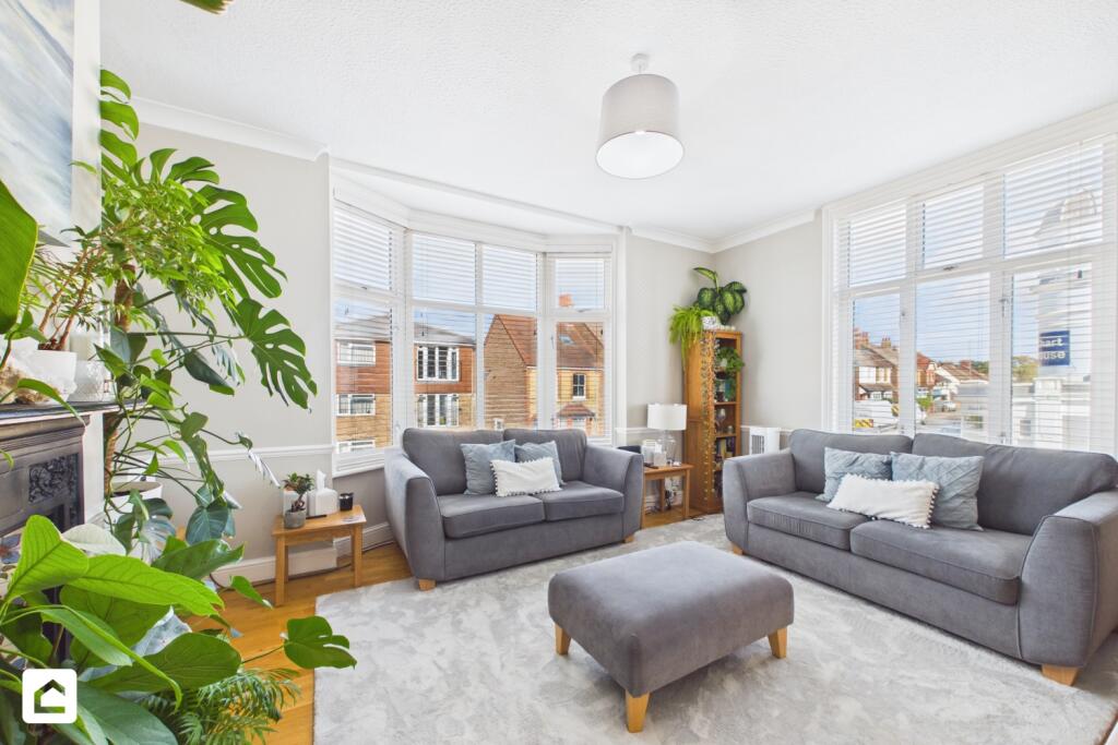 Apartment in Reigate and Banstead, Surrey - View 2