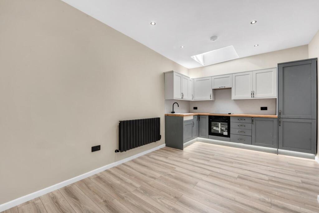 Apartment in London - View 2