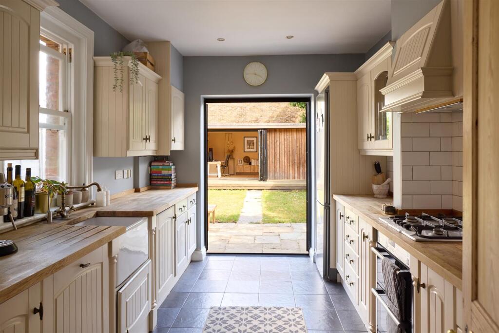 House in Kingston upon Thames - View 2