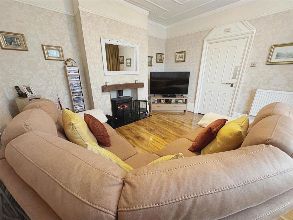 House in Grimsby, Wellow - View 5
