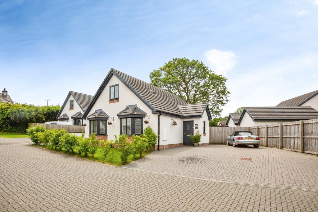 3-bed house on Cwrt Dolwerdd, Boncath, Pembrokeshire, SA37, £325,000