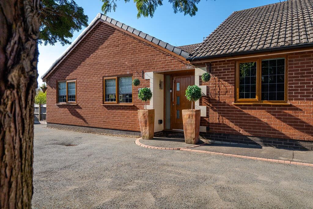 House in Bolton, Dobb Brow, Westhoughton - View 2