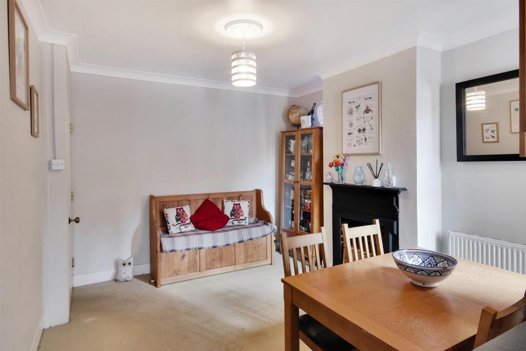 House in Tonbridge and Malling, Kent - More