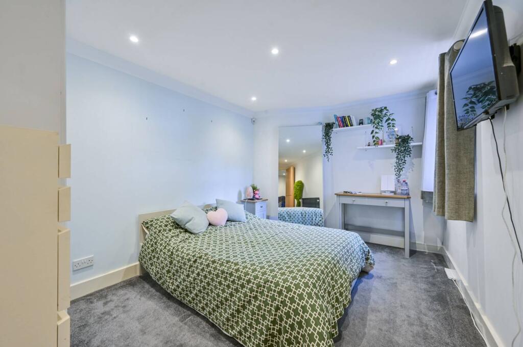 Main image of property: Chelsea Court, Islington, London, N1