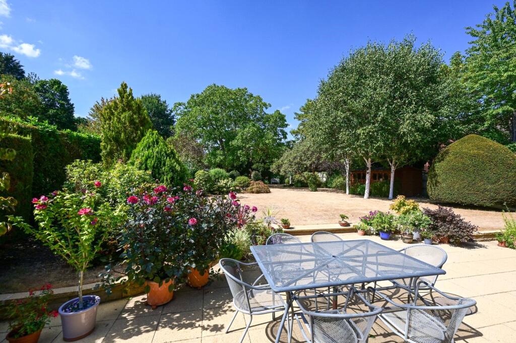 House in Guildford - View 2