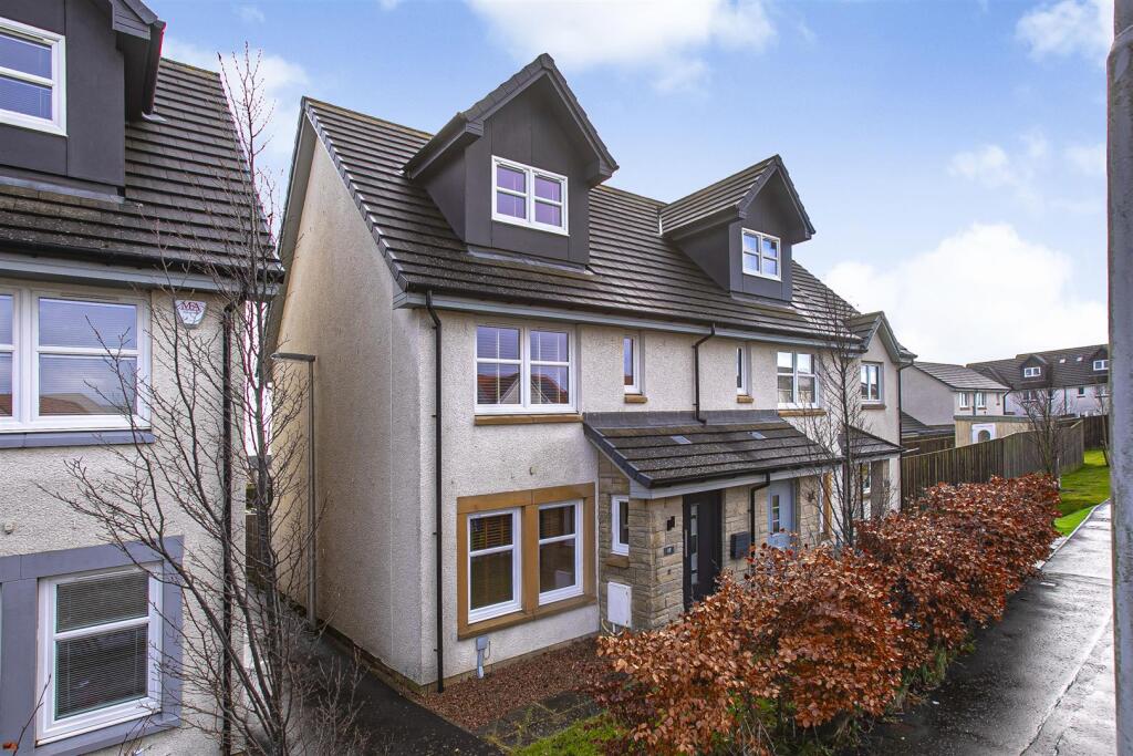 Main image of property: 17 Robert Grove, Dunfermline, KY11 8NL