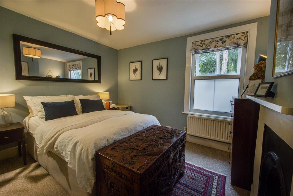 House in South Croydon, Waddon - More