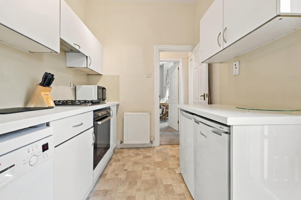 Apartment in Southend-on-Sea - View 3