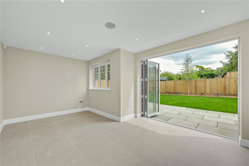 House in Elmbridge, Weybridge - View 3