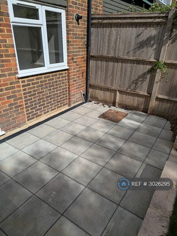 House in London - View 5