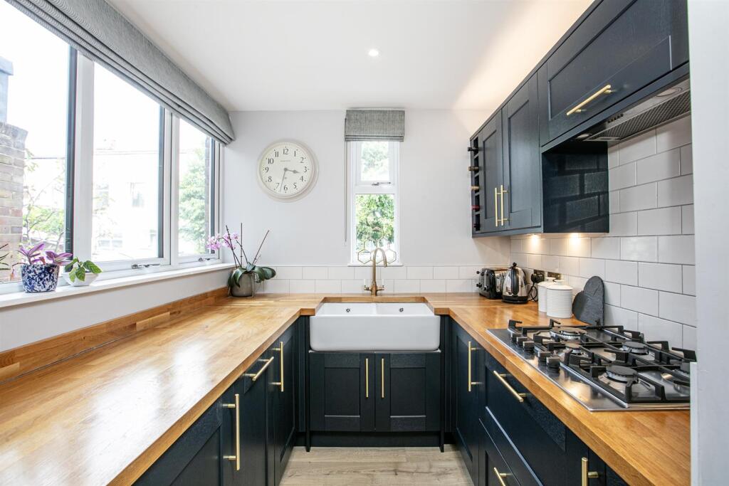 House in London, Tappesfield Estate, Nunhead - View 3