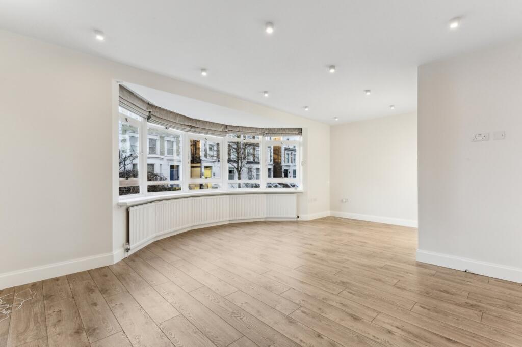 House in London, Kensington - View 3