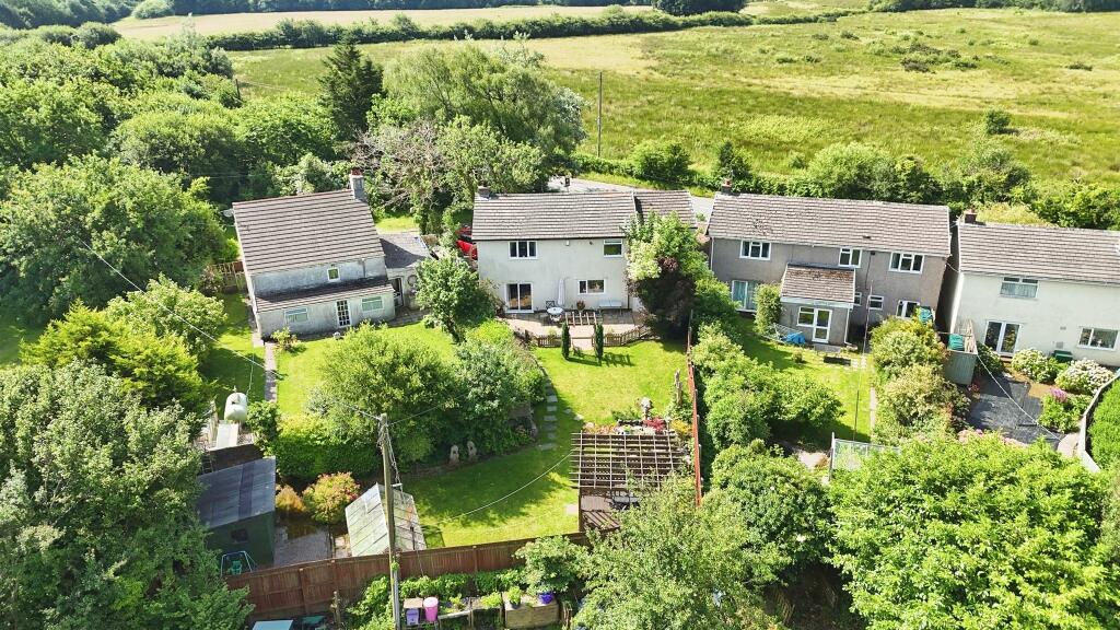 House in Cardiff, Llanharry - View 3