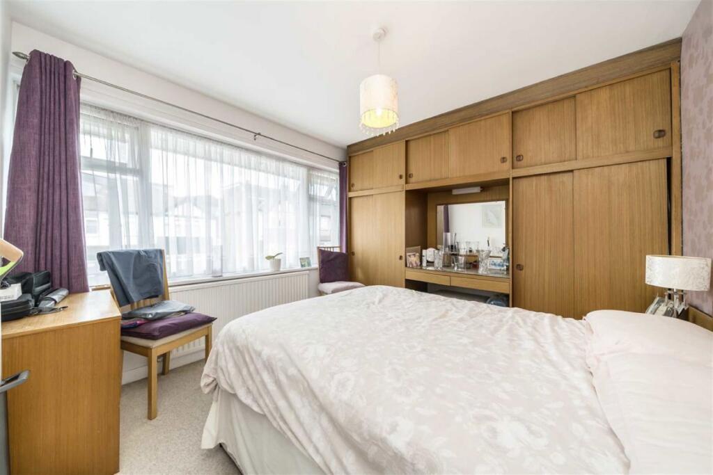 Briar Close, Buckhurst Hill photo 4