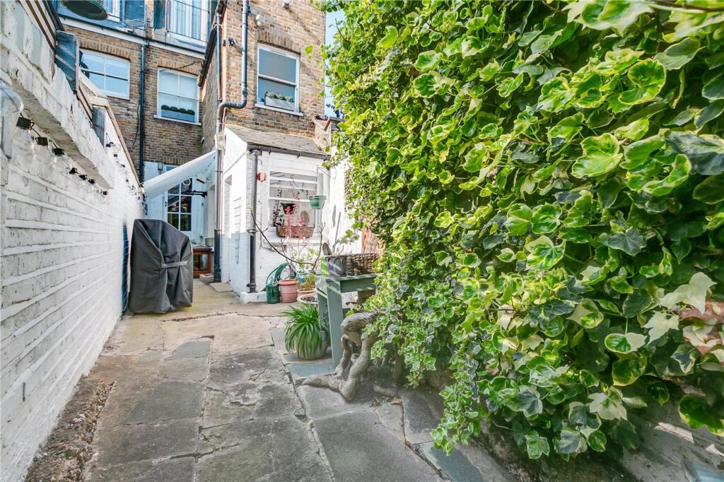 Apartment in London - View 3