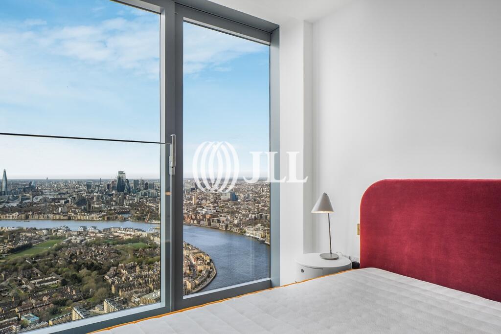 2-bed flat on Marsh Wall London E14, £1,000,000