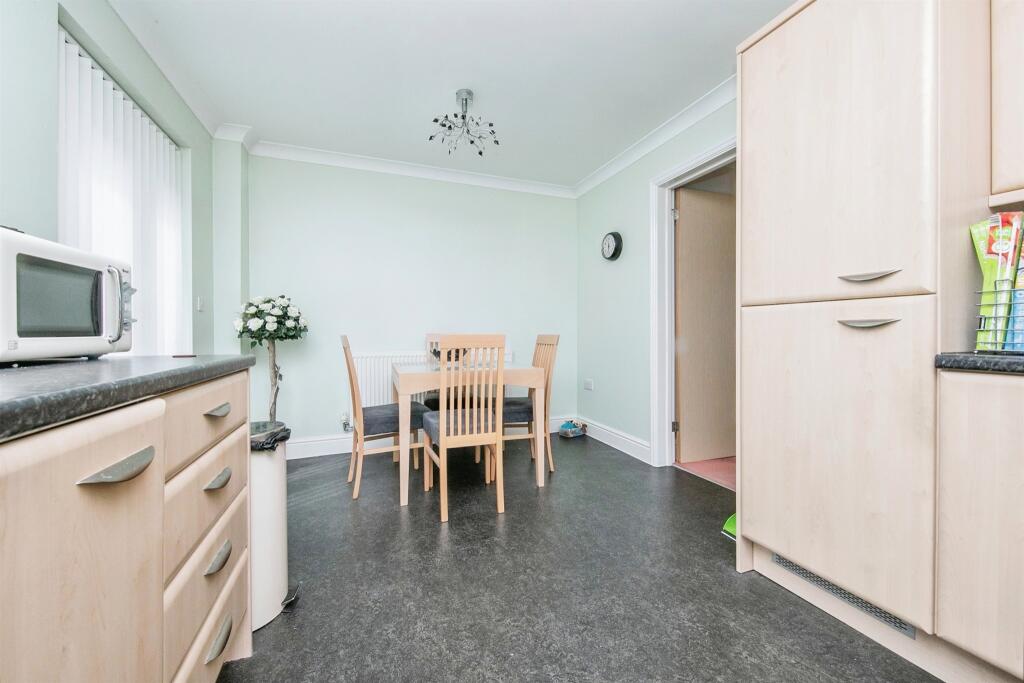 Jamestown Close, Harwich photo 3