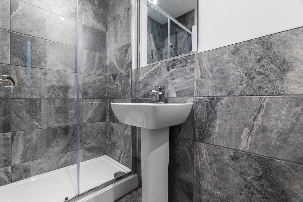 Granby Avenue, Leeds, West Yorkshire, LS6 – další