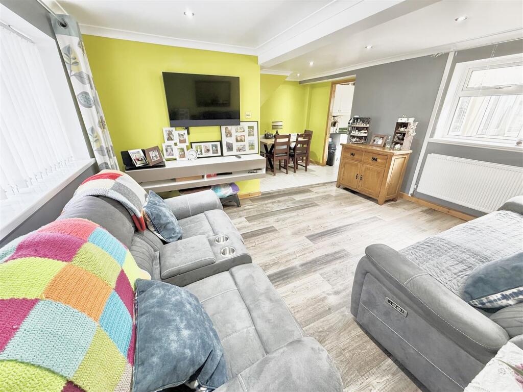 Cwmneol Place, Cwmaman, Aberdare photo 3
