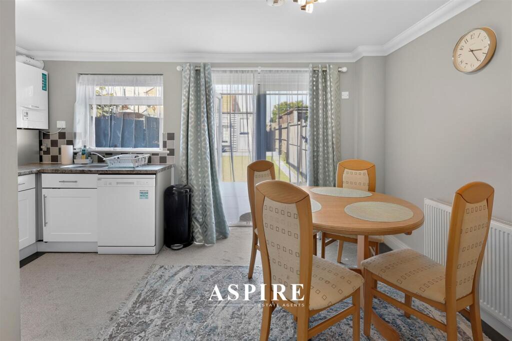 House in Southend-on-Sea - View 4