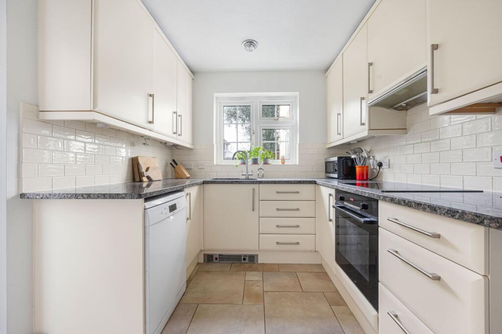 House in Hemel Hempstead, Wooburn - View 4