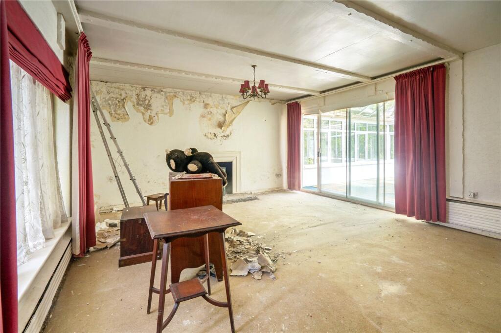House in Runnymede, Knowle Hill - View 4