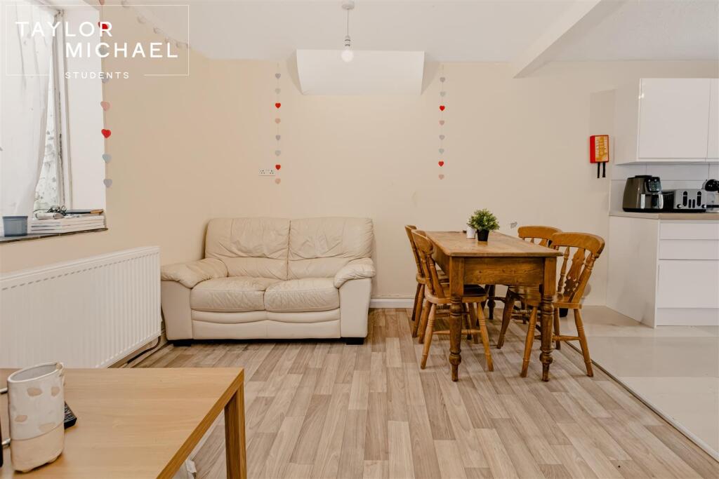 4 bedroom terraced house for rent