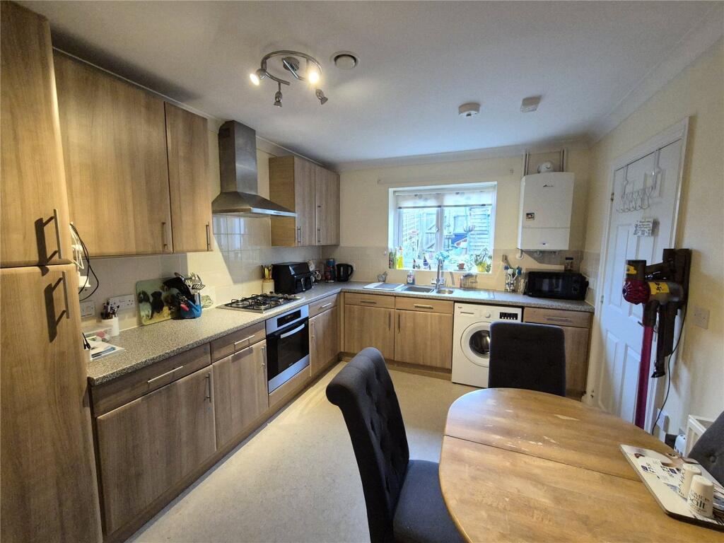 Beckington Crescent, Chard, Somerset, TA20 photo 3