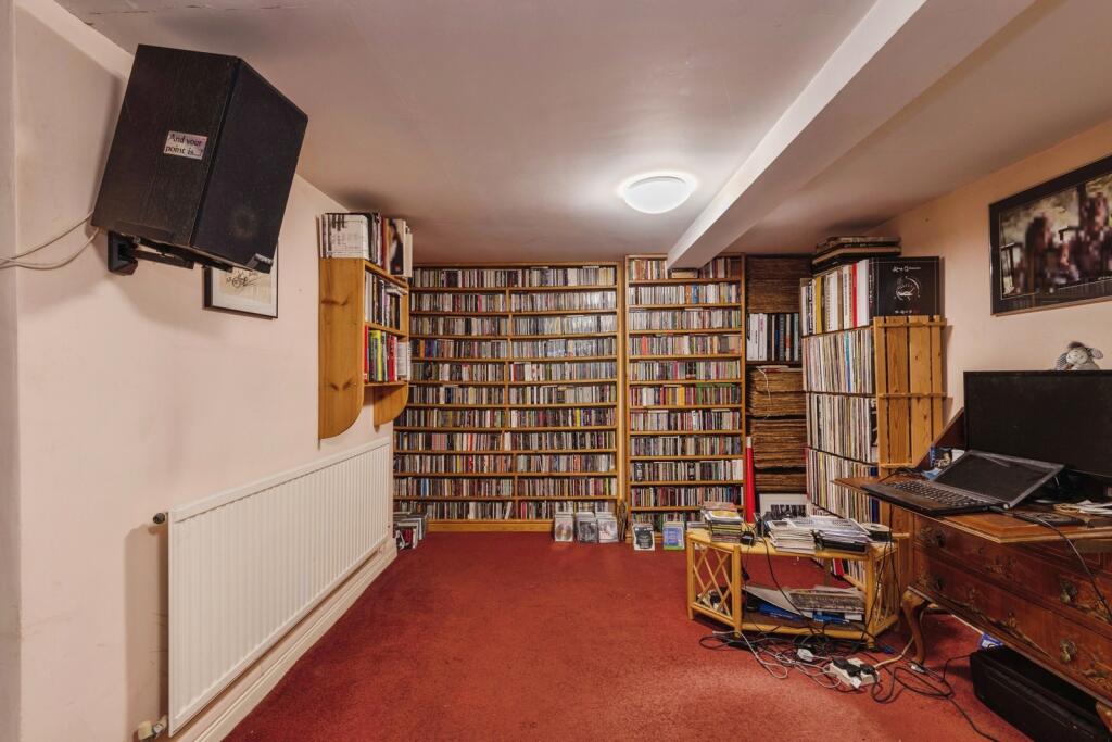 House in Taunton - View 5