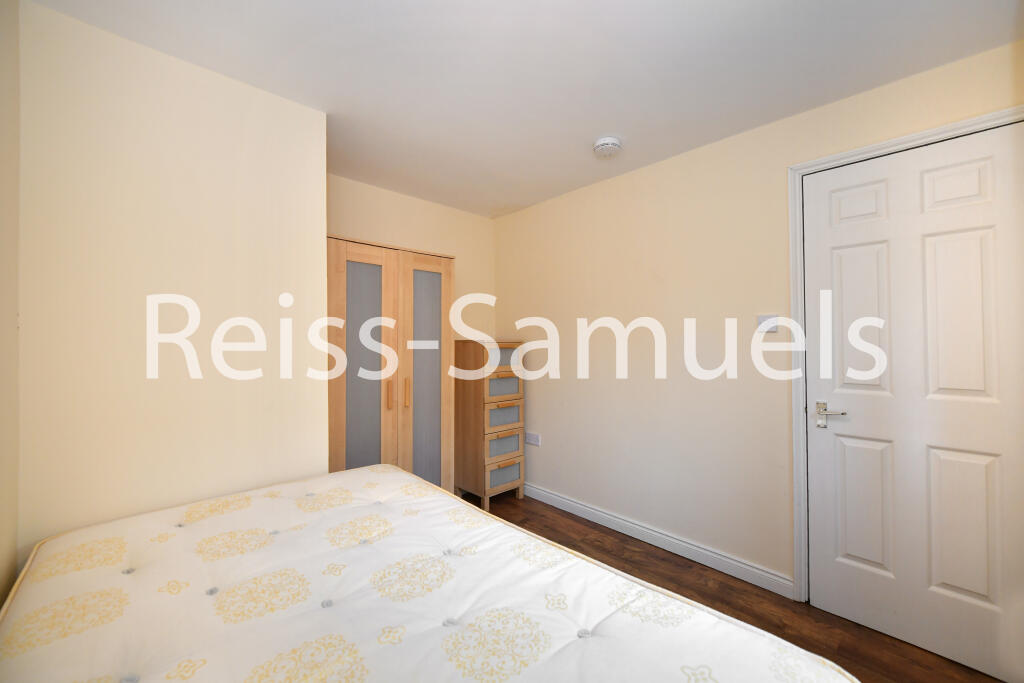 5 bedroom terraced house for rent