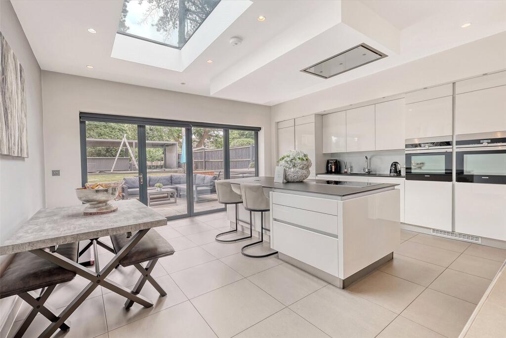 Kensington Way, Brentwood, Essex, CM14 photo 2