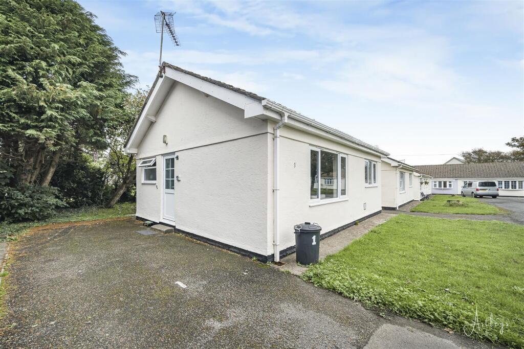 Gower Holiday Village, Monksland Road, Reynoldston, Swansea photo 4