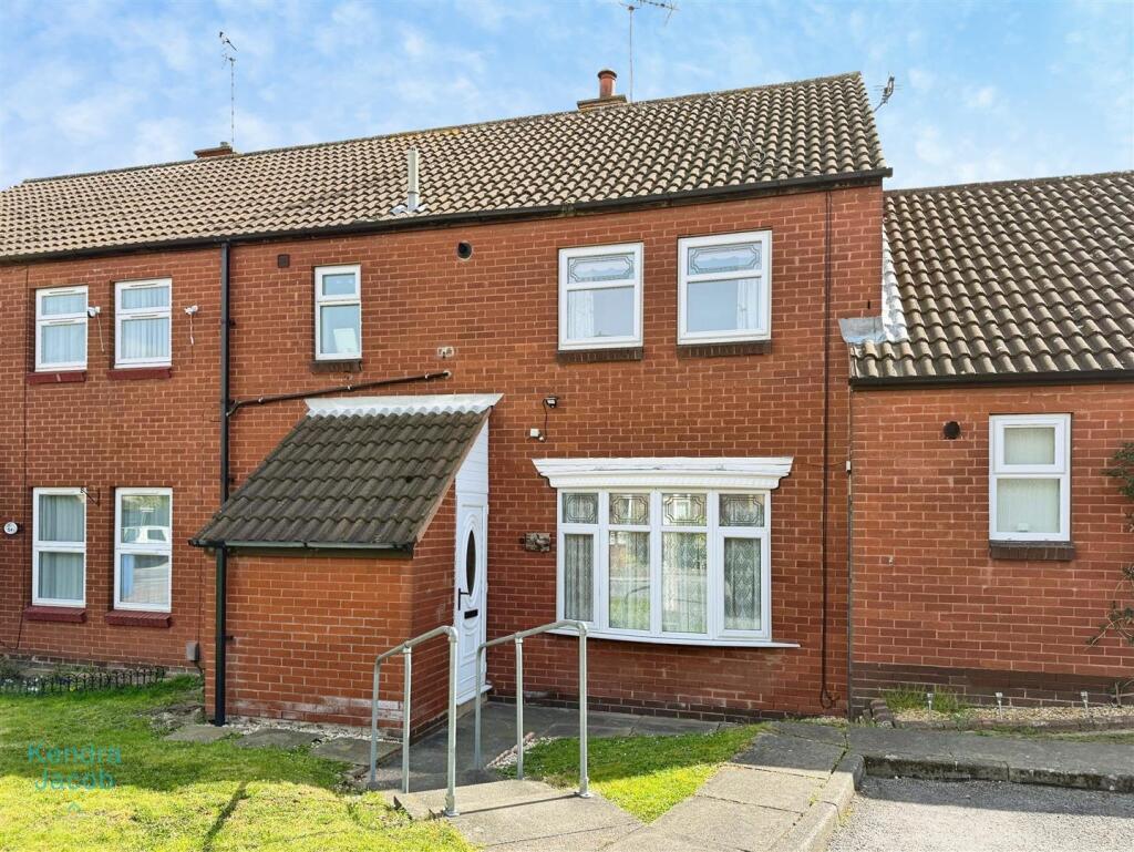 3-bed terraced on Carnoustie, Worksop, £120,000