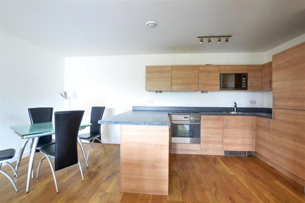 Apartment in London - View 5