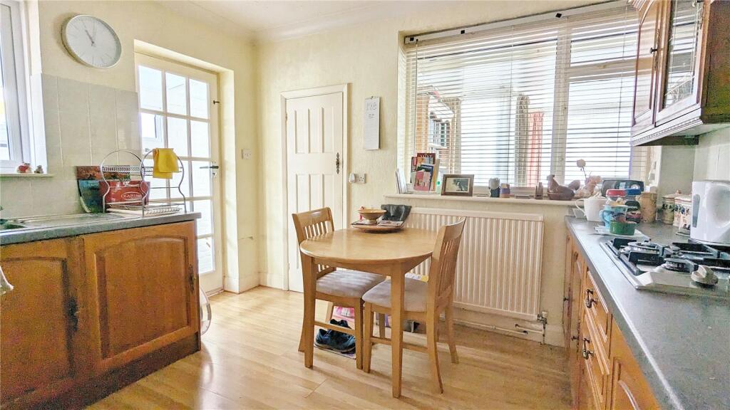 4 Aldwick Crescent photo 3