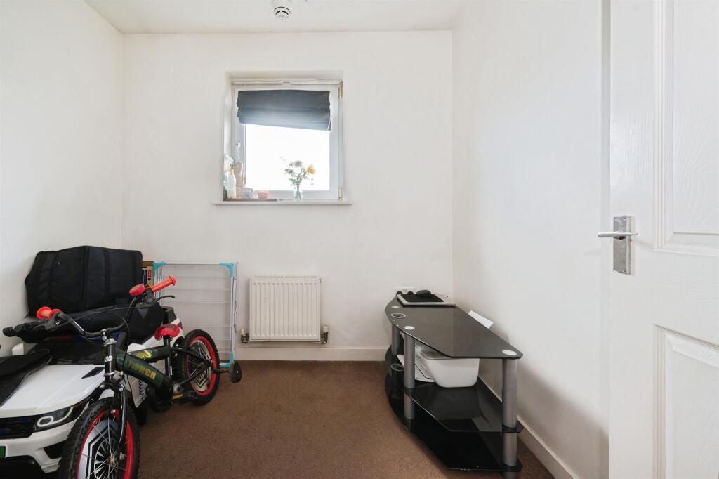 Apartment in Eastleigh - More