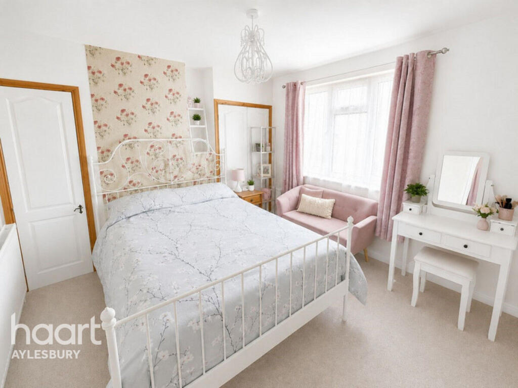 House in Hemel Hempstead - More