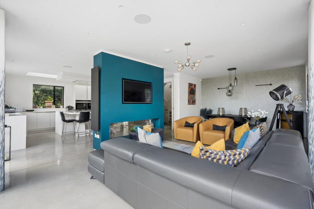 House in Watford - View 5