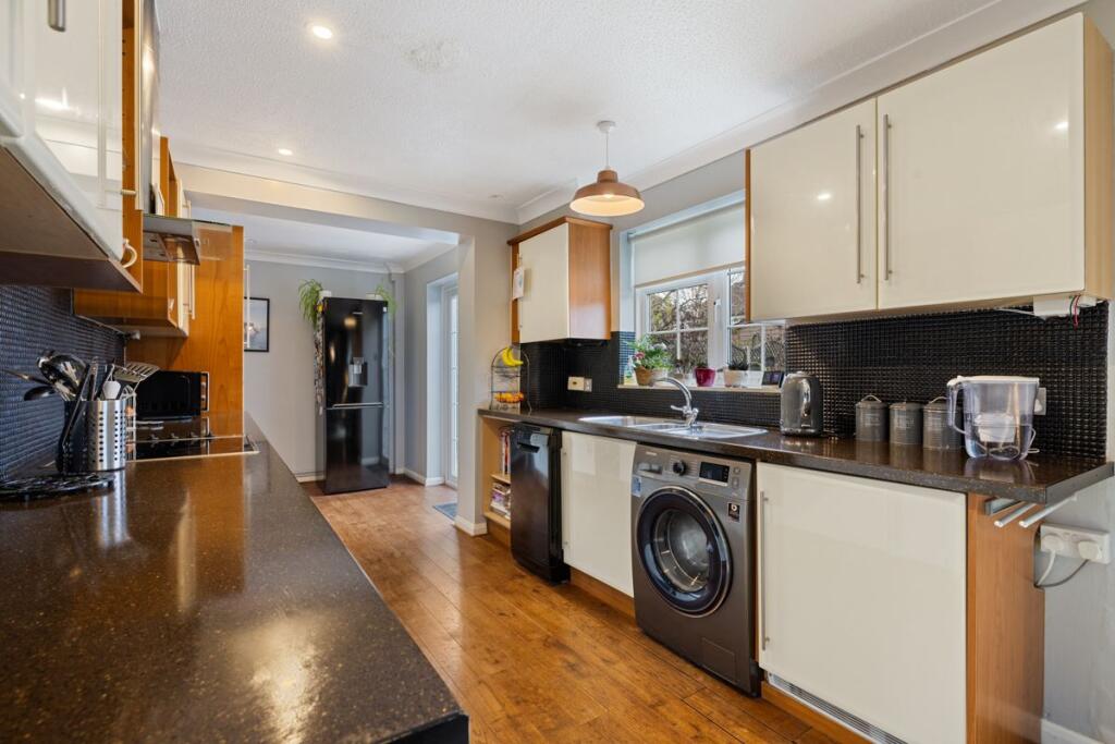 Kiln Way, Aldershot, GU11 photo 3