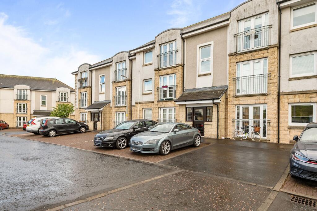 2-bed flat on Prestonfield Gardens, Linlithgow, EH49, £165,000