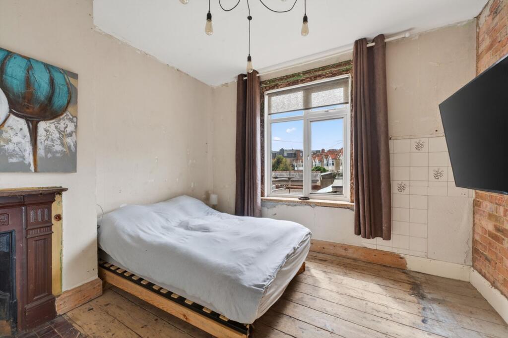 Apartment in Christchurch, Pokesdown, Bournemouth - View 4