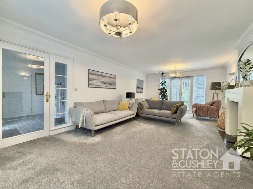 House in Mansfield, Nottinghamshire - More