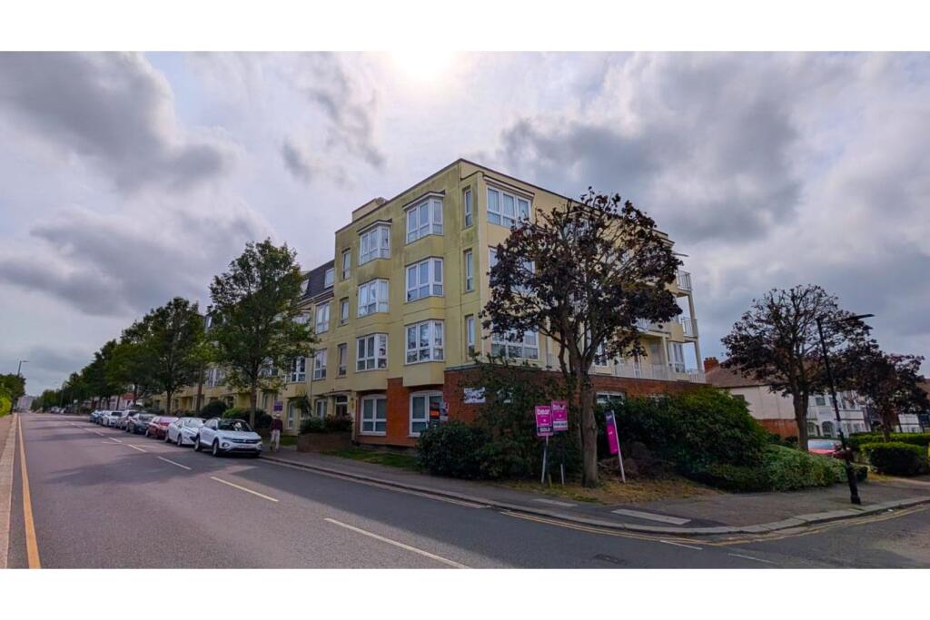 Main image of property: 380 Station Road, Westcliff-on-Sea, SS0