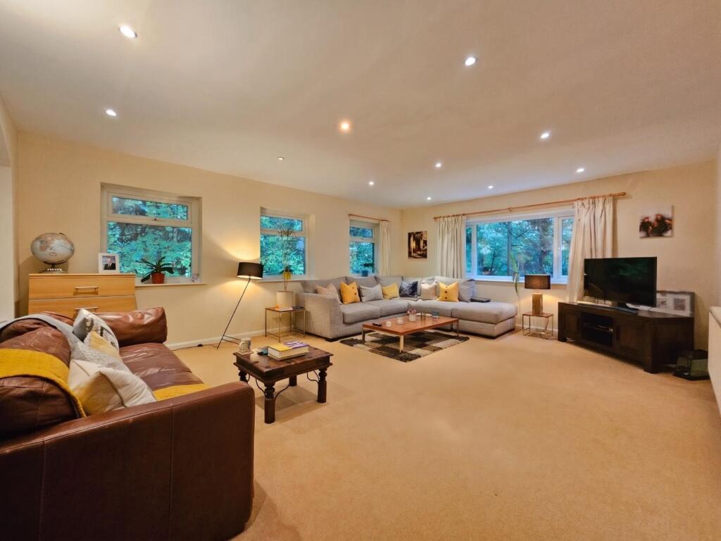 Apartment in Trafford, Oldfield Brow - View 2