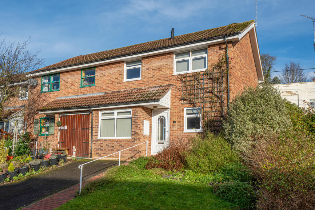 Main image of property: Naverne Meadows, Woodbridge, IP12 1HU