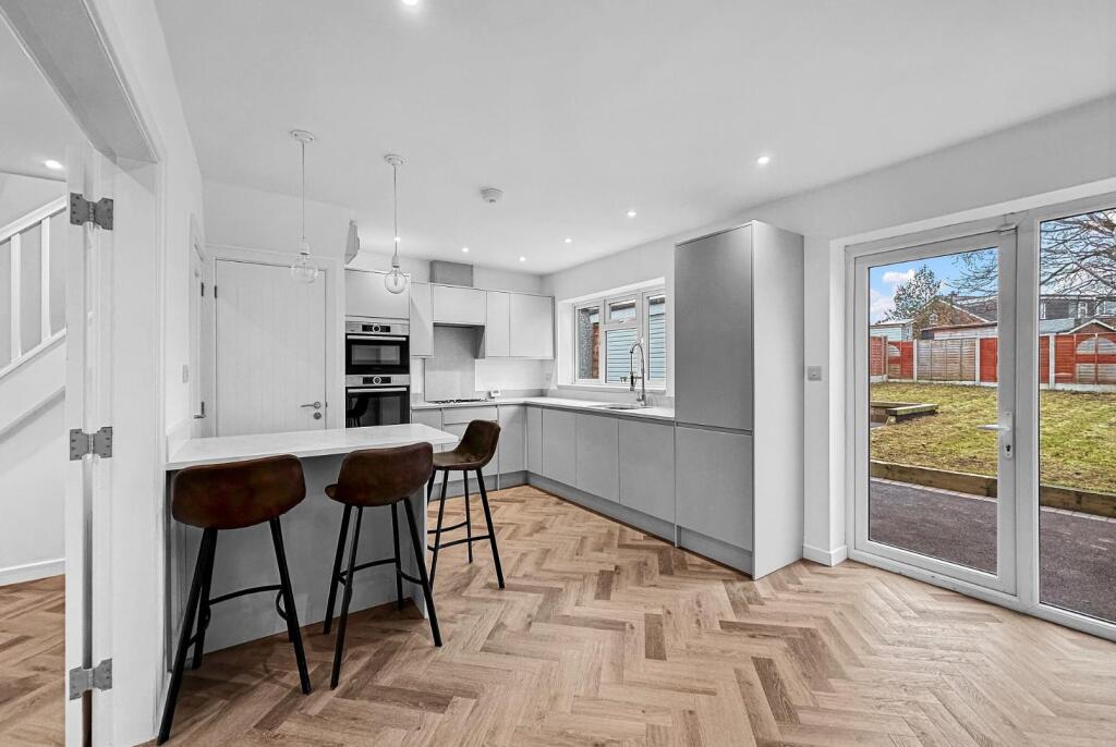Briony Avenue, Hale photo 3