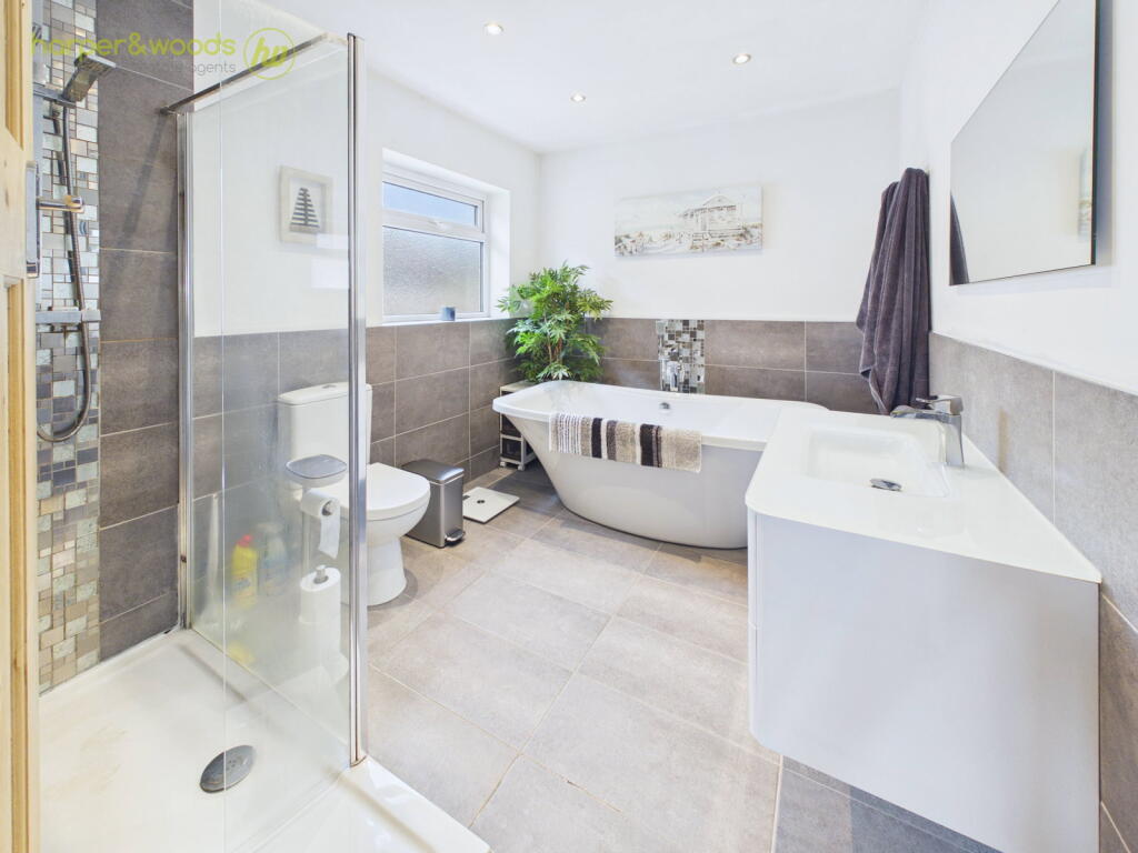 House in Wirral, Liverpool City Region - View 4