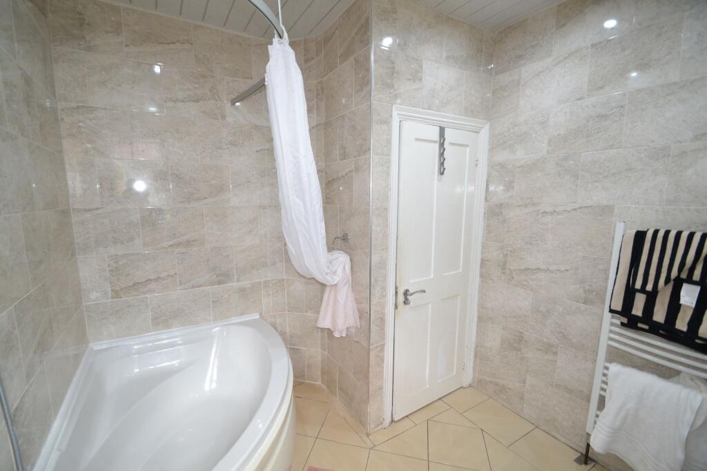 2 bedroom house share for rent