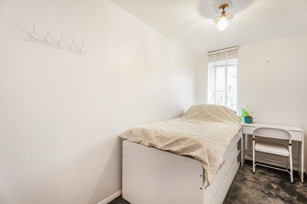 Apartment in London, Victoria Park Village, Hackney - View 5