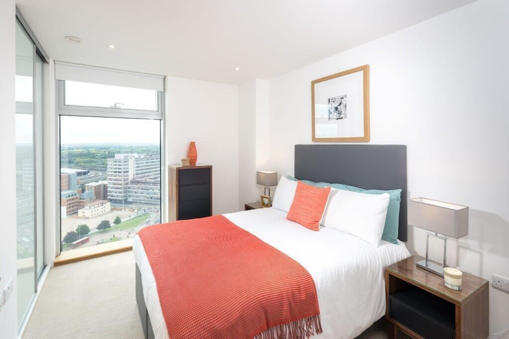 Apartment in Ilford, Gants Hill - View 4